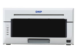 DNP DS820 Fotodrucker für Großformate Produktabbildung vorne
